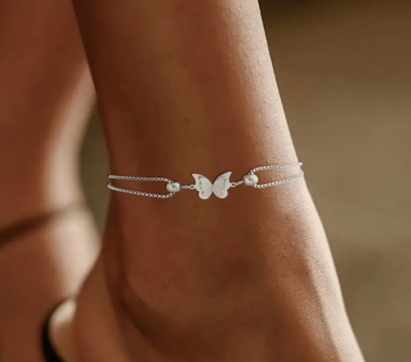 Single Pack, Women's Fashion Ankle Chain with Double Layer Butterfly Decoration, Classic Stylish Design in Golden and Silvery, Hypoallergenic Stainless Steel, Suitable for Daily Shopping or Parties